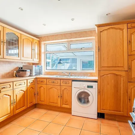 Dd Private Double With Shared Bathroom Homestay